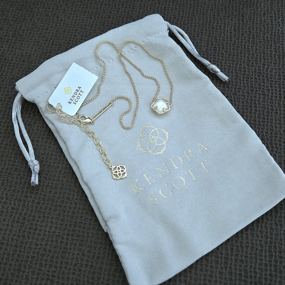 Kendra Scott "Jaxon" Gold💛 Short Pendant Necklace - NWT - Picture 15 of 16